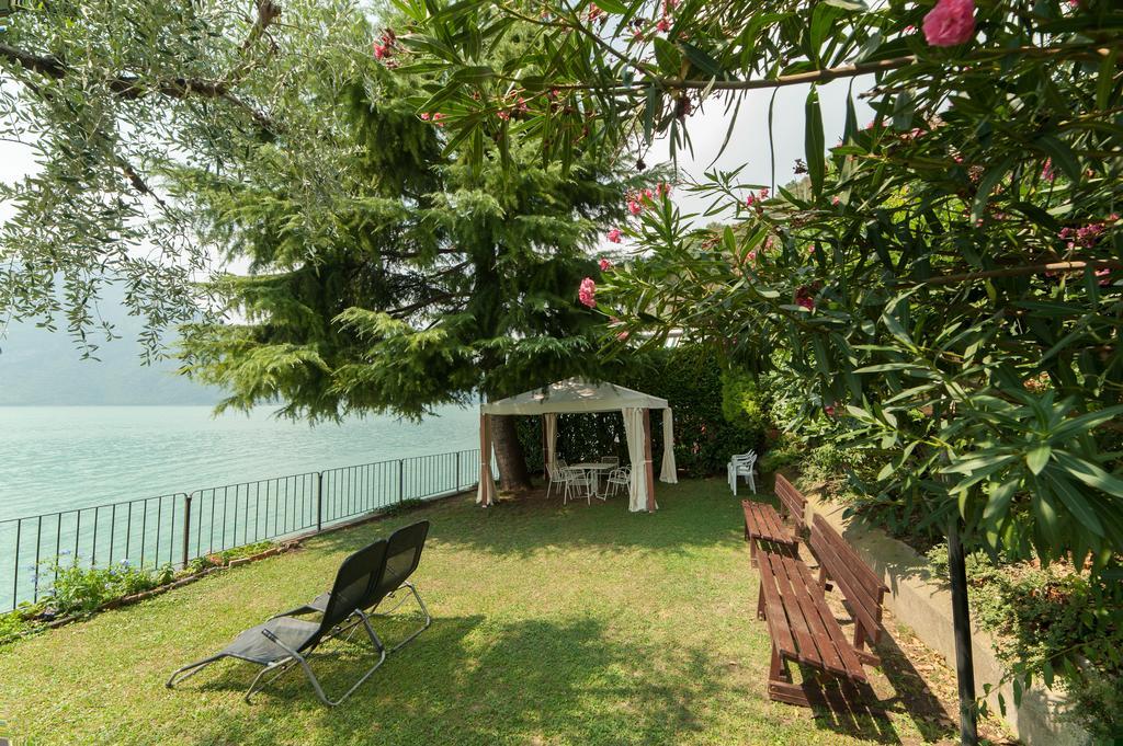 The Terrace On The Lake Мароне Екстериор снимка